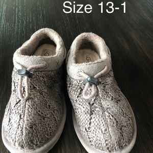 NWT Unisex Gray UGG clogs size 13-1